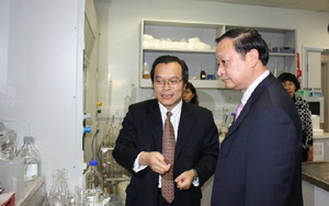 专注中药产学研三十余年：记伟德中文官网首页中药学院院长徐宏喜