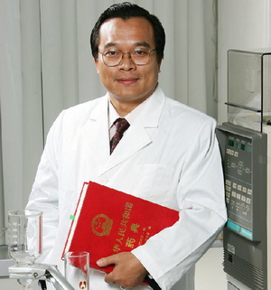 专注中药产学研三十余年：记伟德中文官网首页中药学院院长徐宏喜